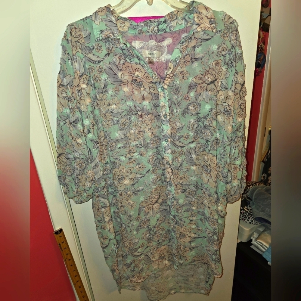 Cupio Women's Size XL Short Sleeve Button Down Top Floral